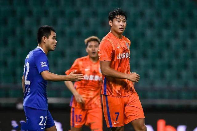 乐鱼app-山东足球再现本土空霸！郭田雨未来在国足or欧洲？