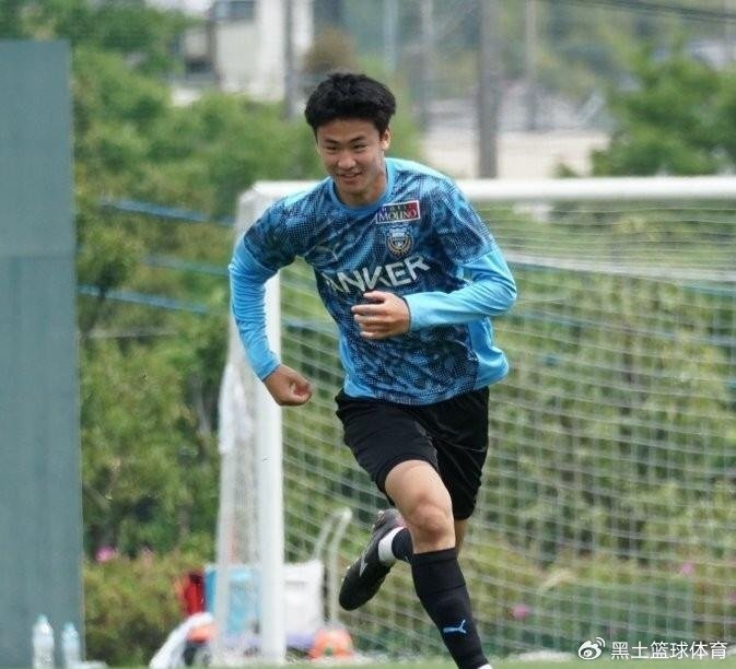 乐鱼-19岁边后卫放弃中国籍加入日本籍 名记：国足没弄过来 太可惜了|关德晴|川崎前锋|川崎前锋官方|J联赛|青训_新浪体育_新浪新闻